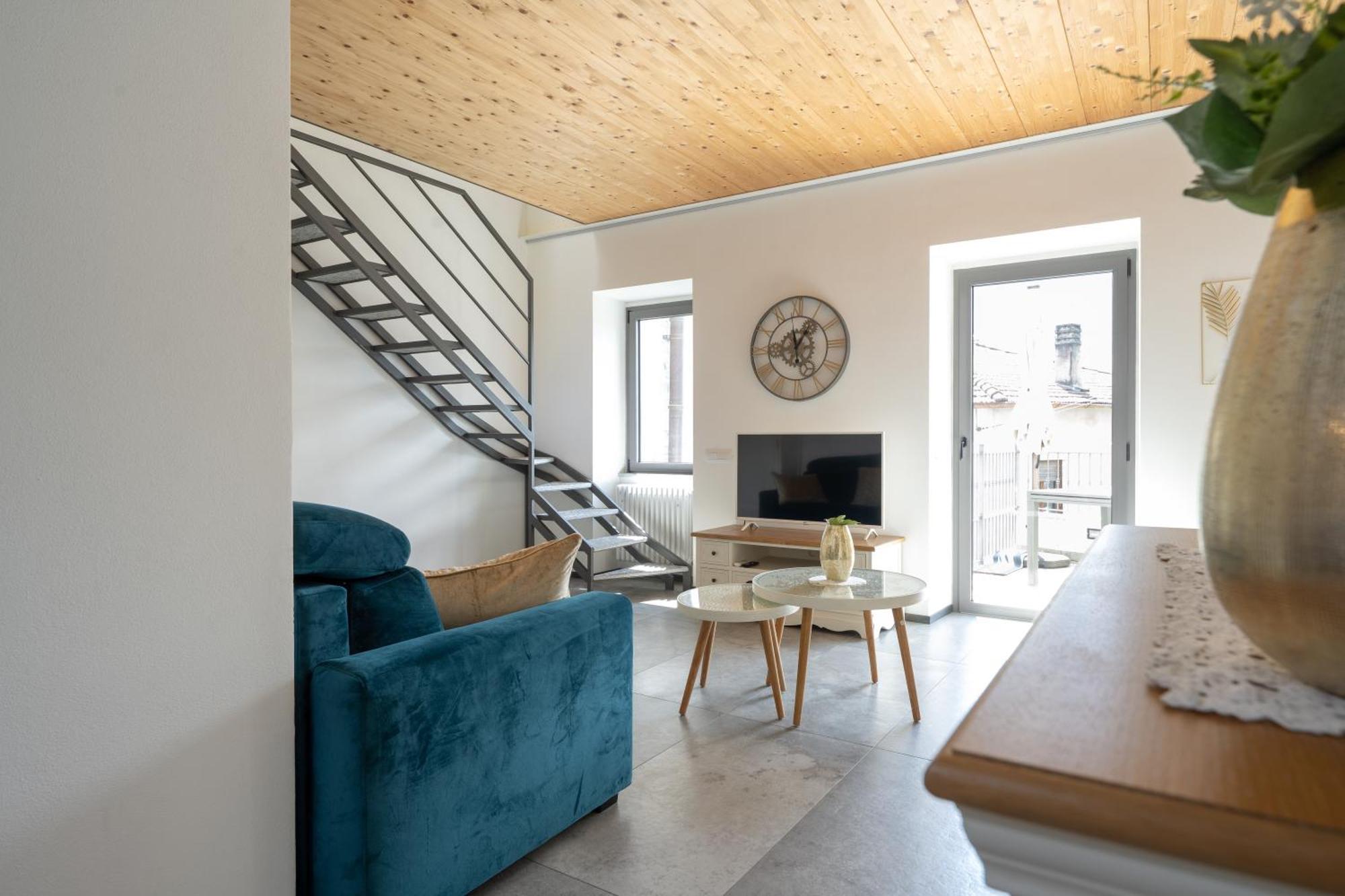 Lora Villa, With Lake View 오수키오 외부 사진